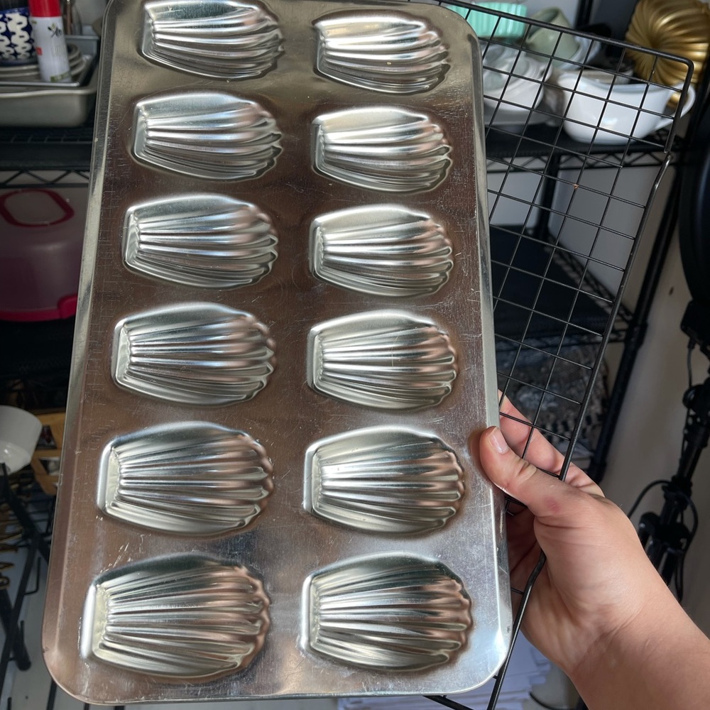 Madeleine pan with cooling rack